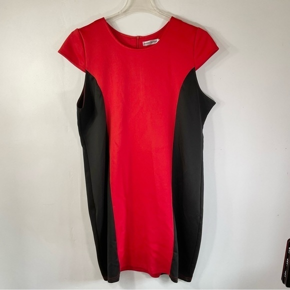 Beyond This Plane Red Black Bodycon Illusion Dress in 1XL - Picture 3 of 10